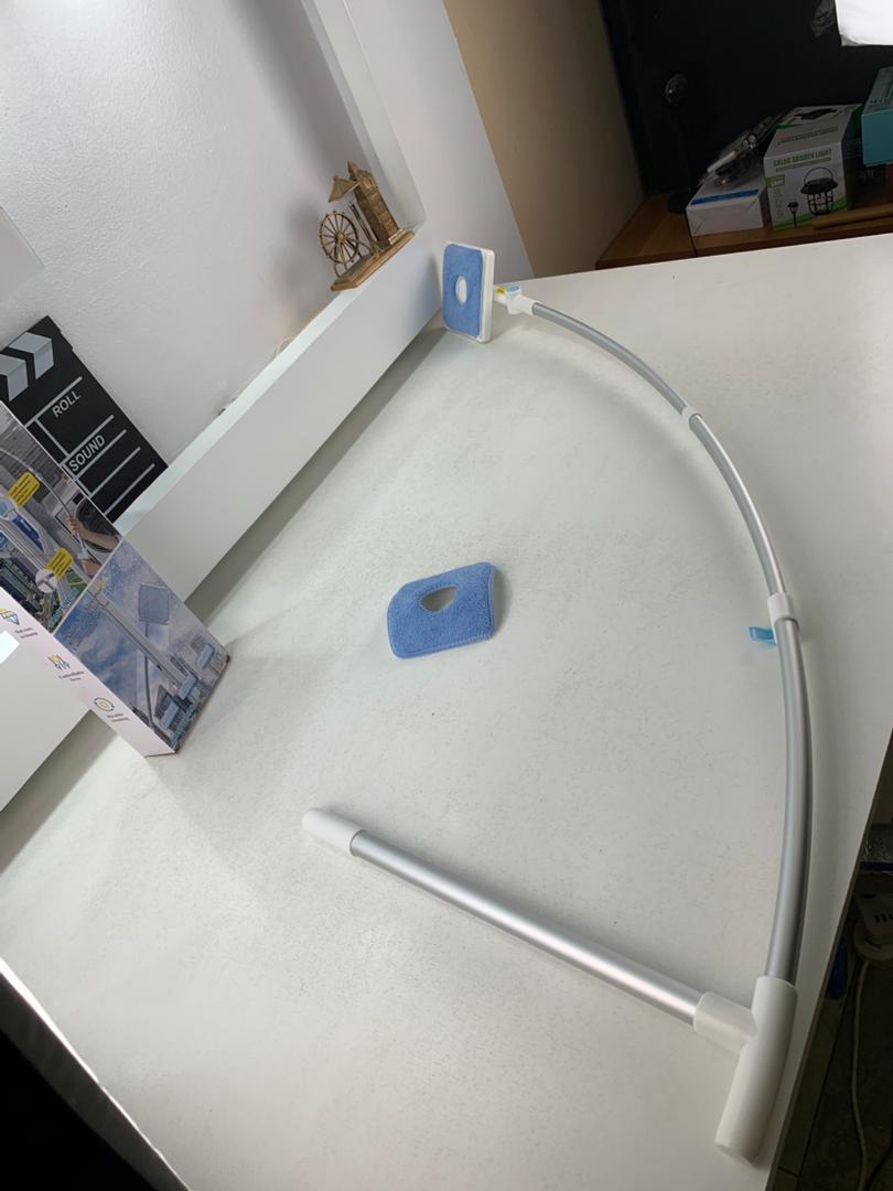 Telescopic handle window cleaning tool