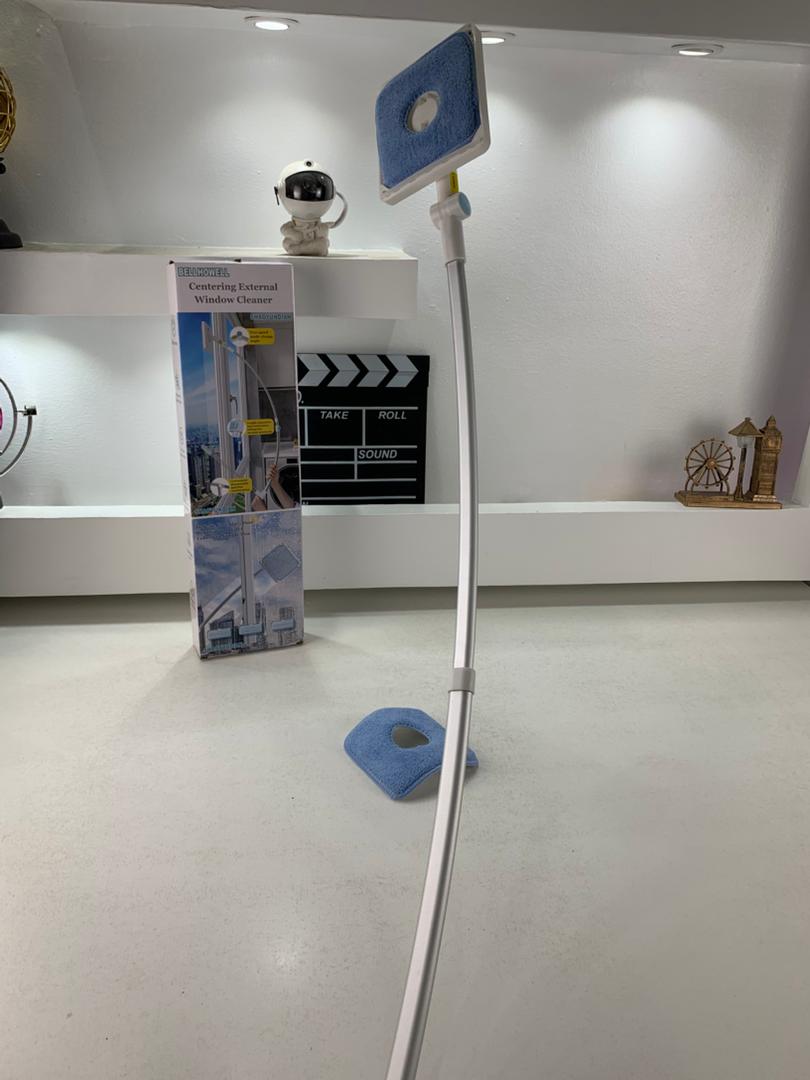 Telescopic handle window cleaning tool