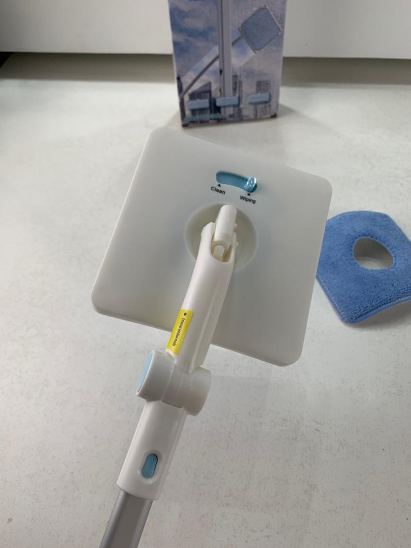Telescopic handle window cleaning tool