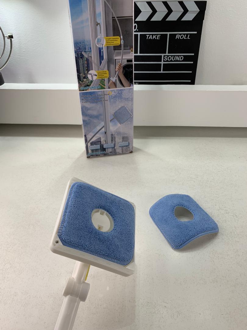 Telescopic handle window cleaning tool