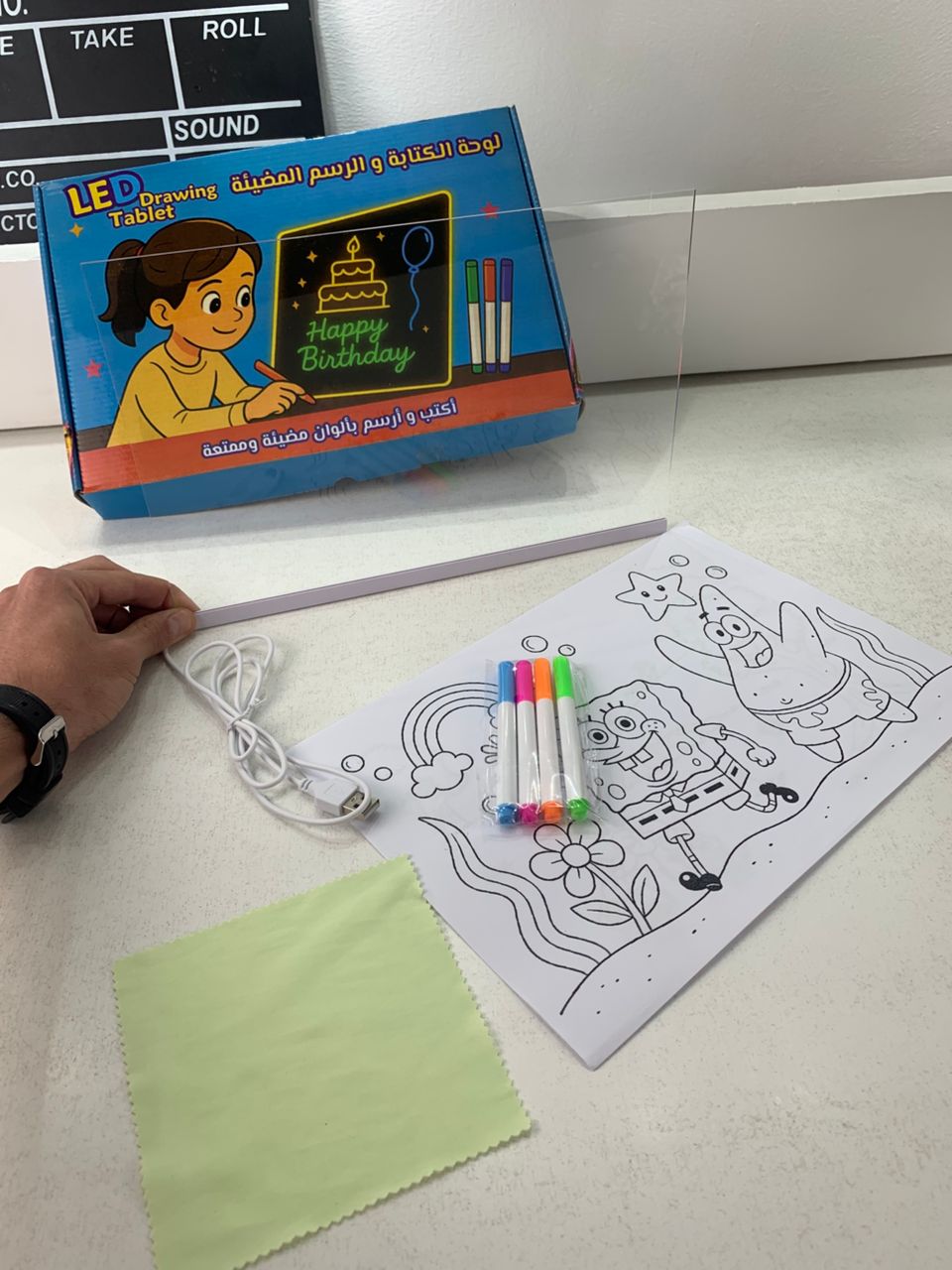 لوحة رسم LED ملونة مع 4 أقلام 30×20 سم