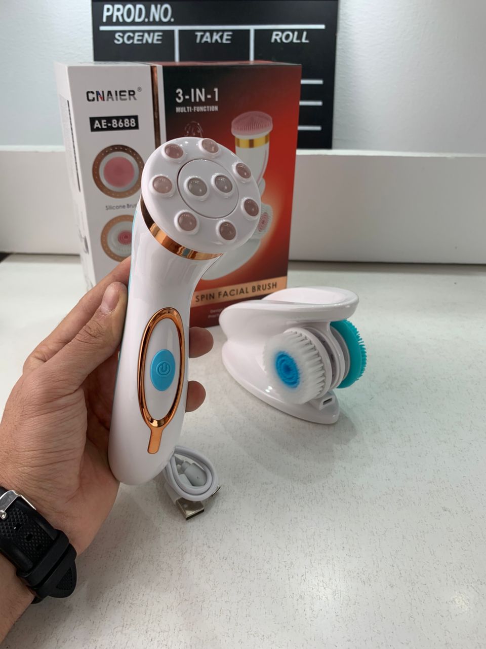 Cnaier AE-8788 Electric Facial Cleansing Brush, 3 Rotating Heads, USB