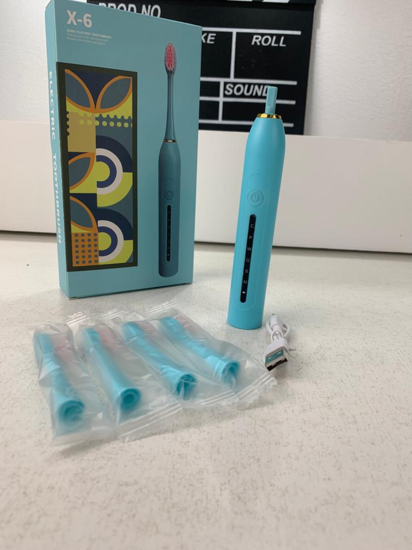 Brosse à dents électrique rechargeable, étanche IPX7, 4 têtes