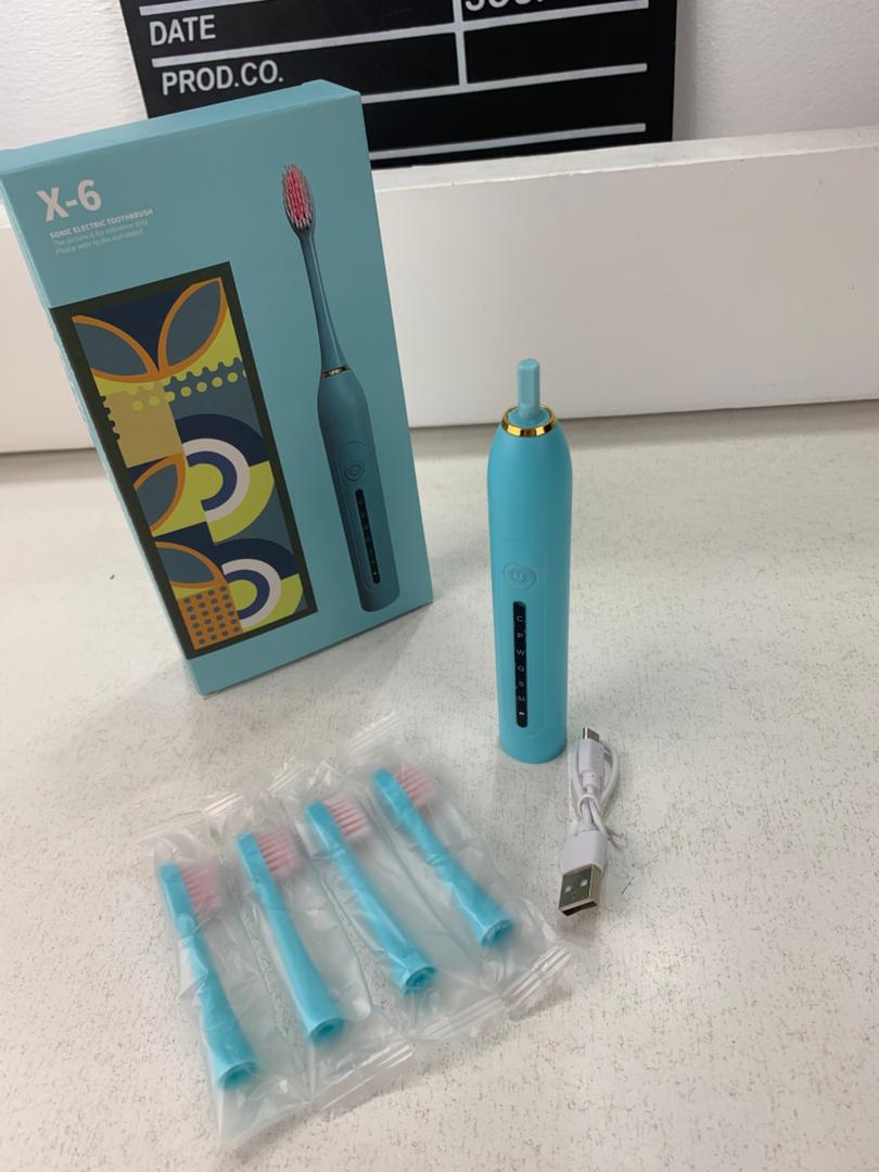 Brosse à dents électrique rechargeable, étanche IPX7, 4 têtes