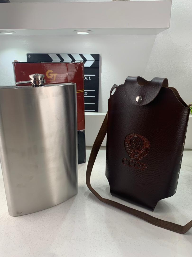 Flasque portable en acier inoxydable 18/8 1800ml avec étui en cuir