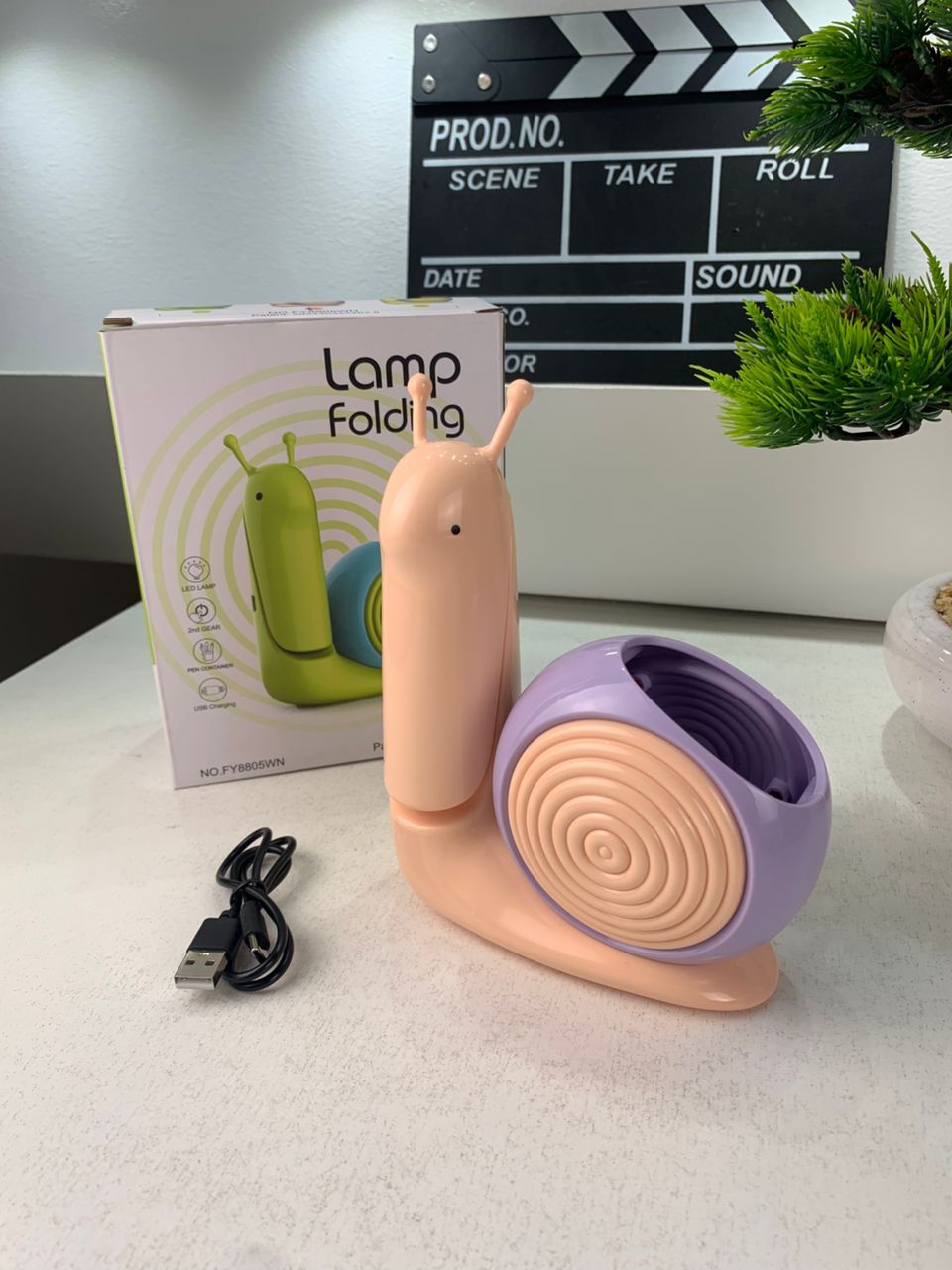 Snail LED desk lamp with pen holder