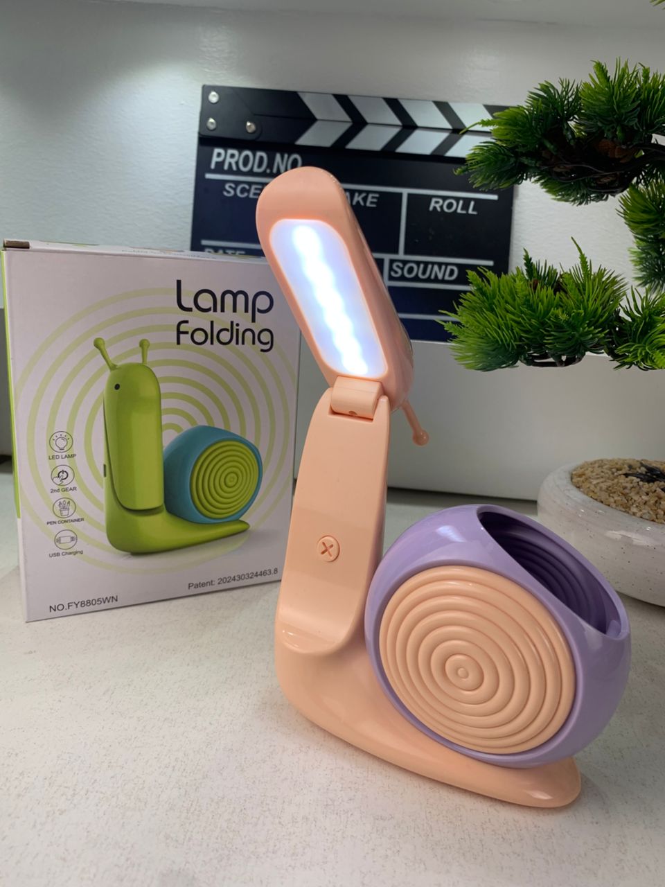 Snail LED desk lamp with pen holder