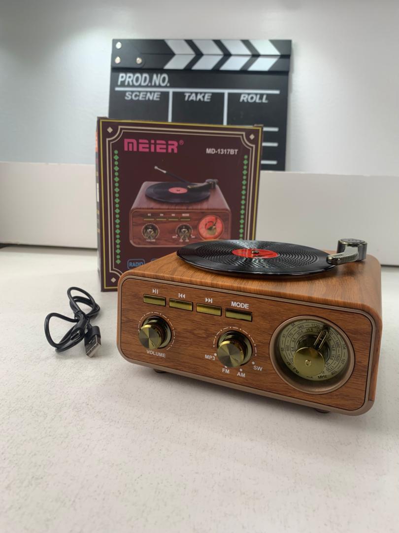 Vintage style wireless Bluetooth speaker and radio
