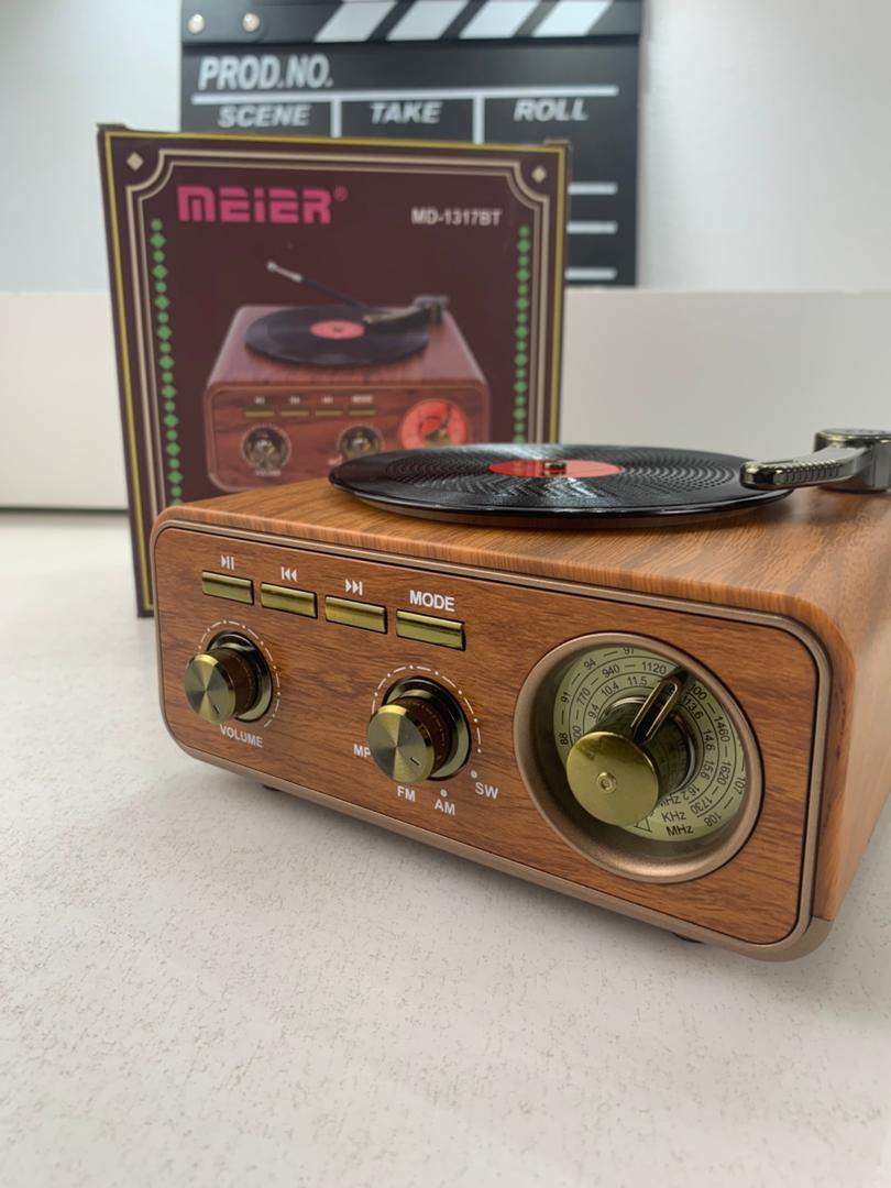 Vintage style wireless Bluetooth speaker and radio