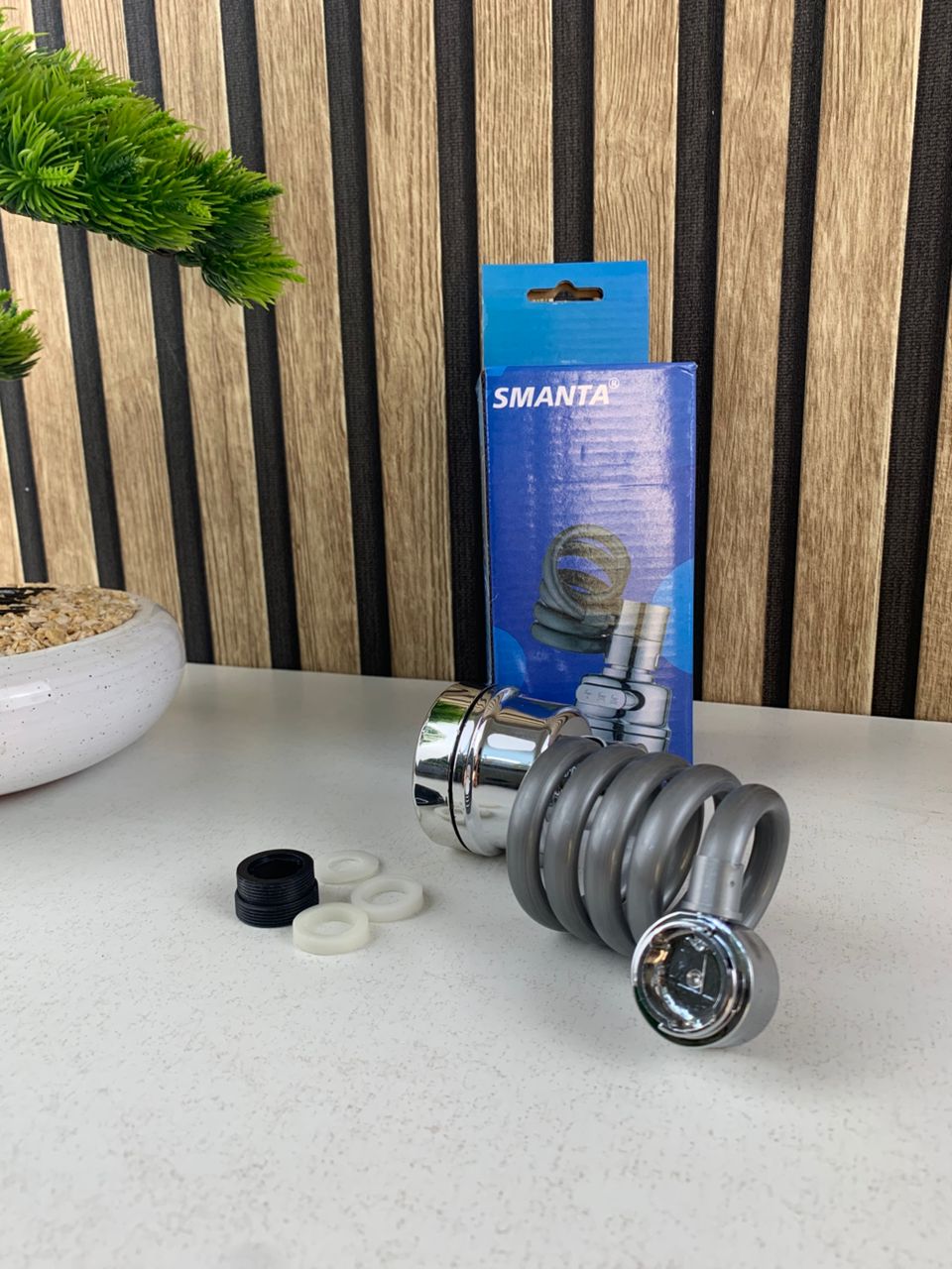 Water-saving kitchen sink sprayer with extendable hose