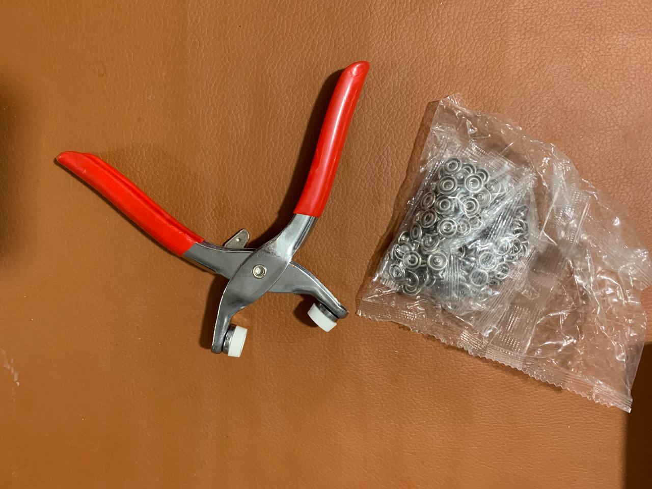 كماشة كبس معدنية مع مشبك