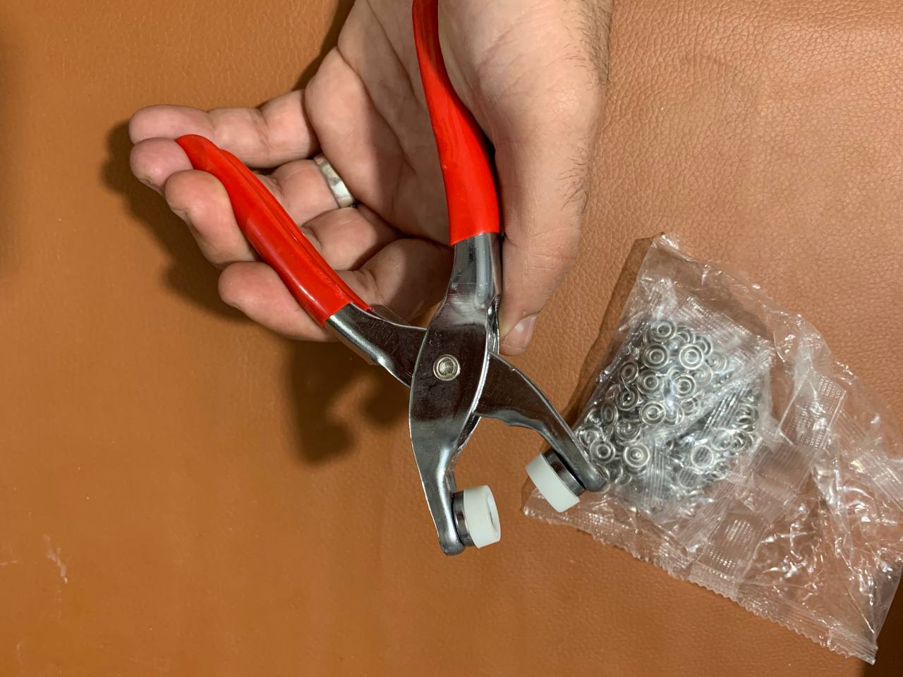 كماشة كبس معدنية مع مشبك